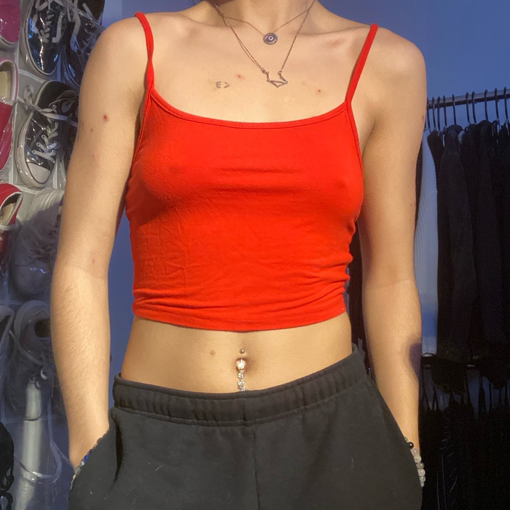 red crop tank top